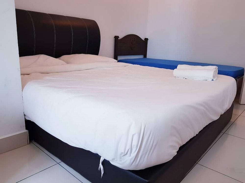 Vouk Hotel Suites, Penang Джорджтаун Экстерьер фото