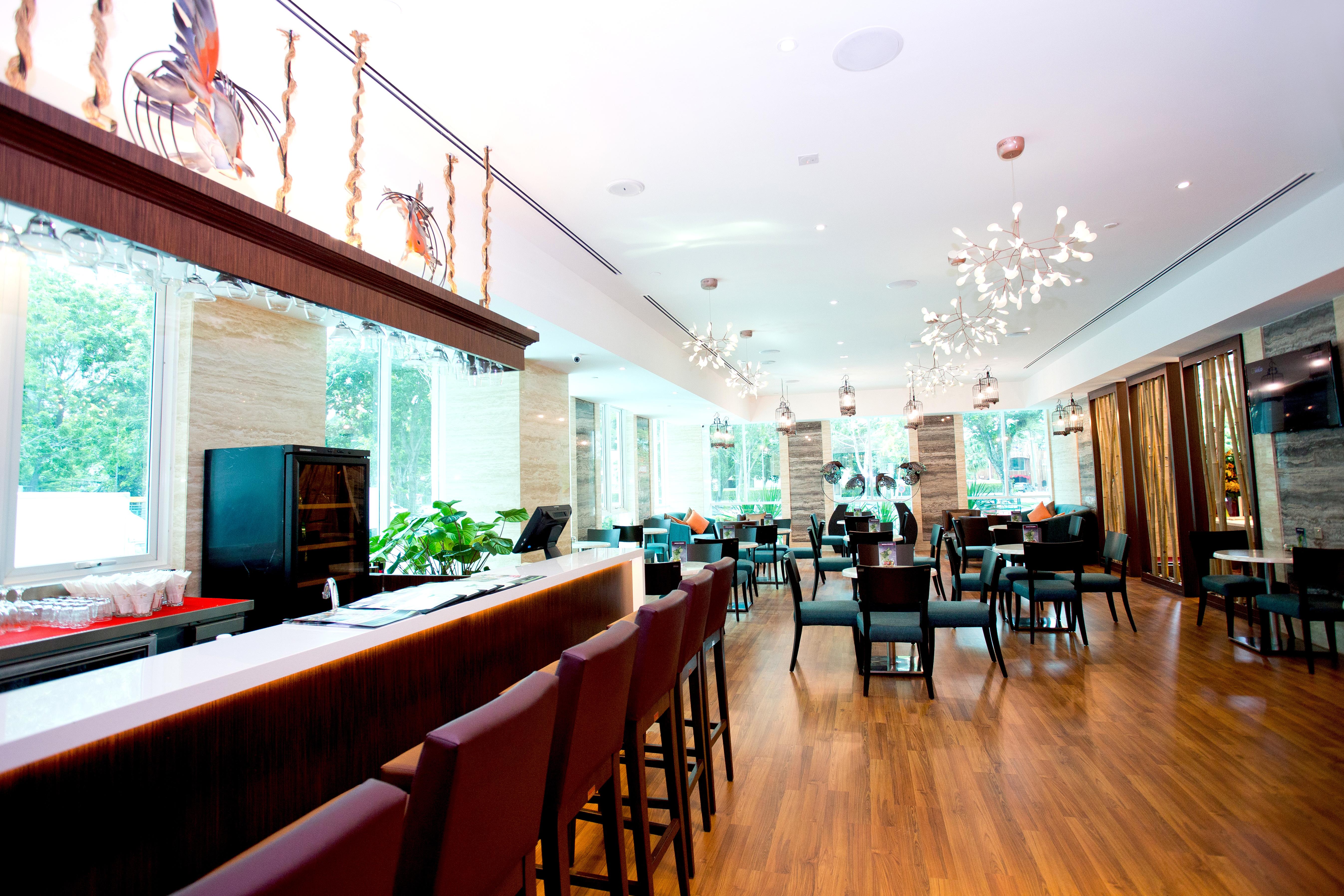 Vouk Hotel Suites, Penang Джорджтаун Экстерьер фото