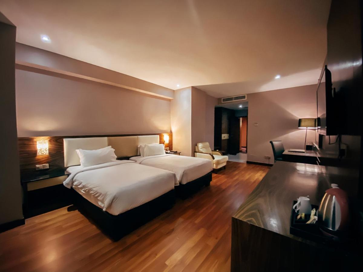Vouk Hotel Suites, Penang Джорджтаун Экстерьер фото