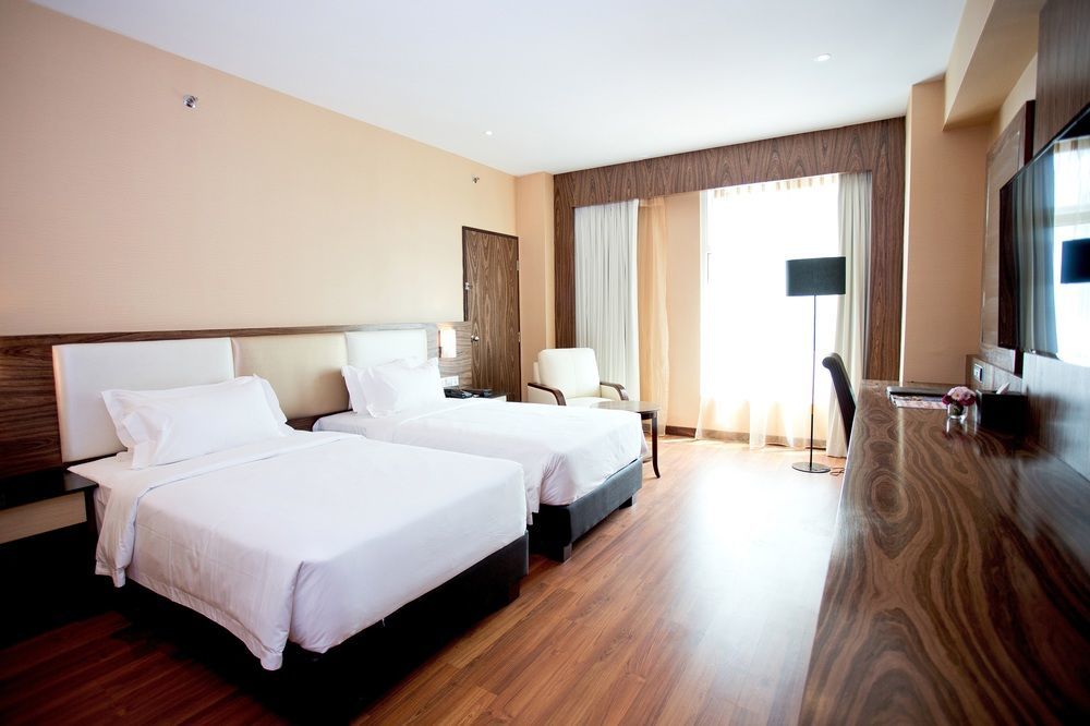 Vouk Hotel Suites, Penang Джорджтаун Экстерьер фото