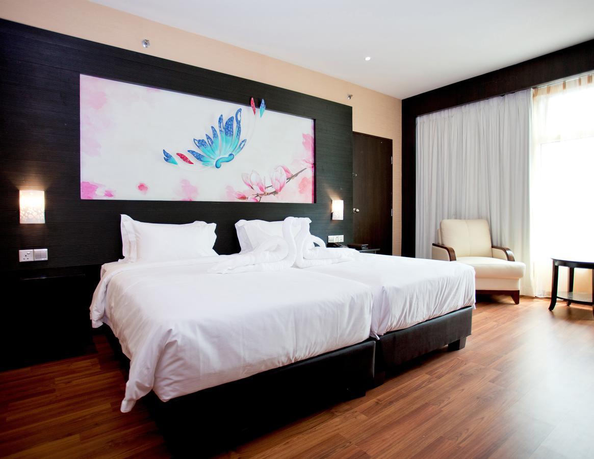 Vouk Hotel Suites, Penang Джорджтаун Экстерьер фото