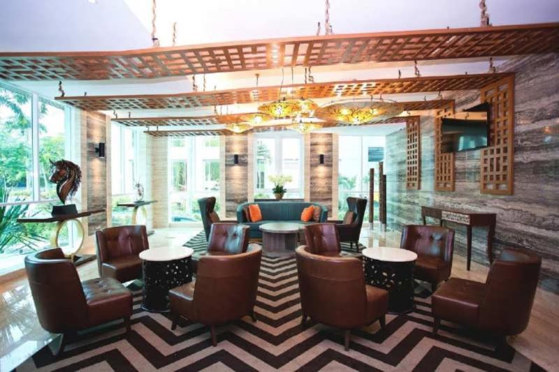 Vouk Hotel Suites, Penang Джорджтаун Экстерьер фото