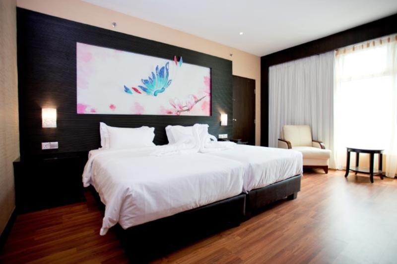 Vouk Hotel Suites, Penang Джорджтаун Экстерьер фото