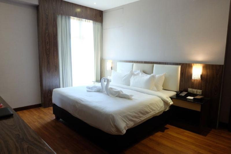 Vouk Hotel Suites, Penang Джорджтаун Экстерьер фото