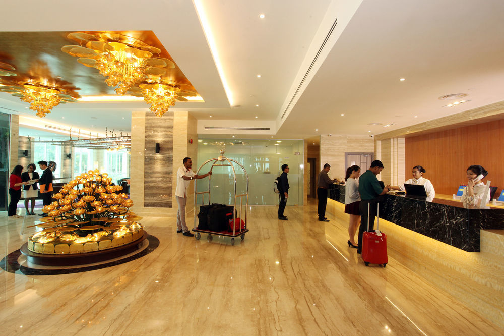 Vouk Hotel Suites, Penang Джорджтаун Экстерьер фото